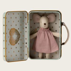 Souris ange petite soeur dans valisette